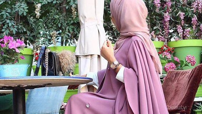 Inspirasi Model Cape Dress Hijab Kekinian untuk Pesta