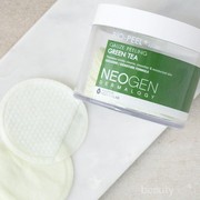 Neogen Gauze Peeling Green Tea, Exfoliating Berbentuk Pads yang Cocok untuk Kulit Sensitif