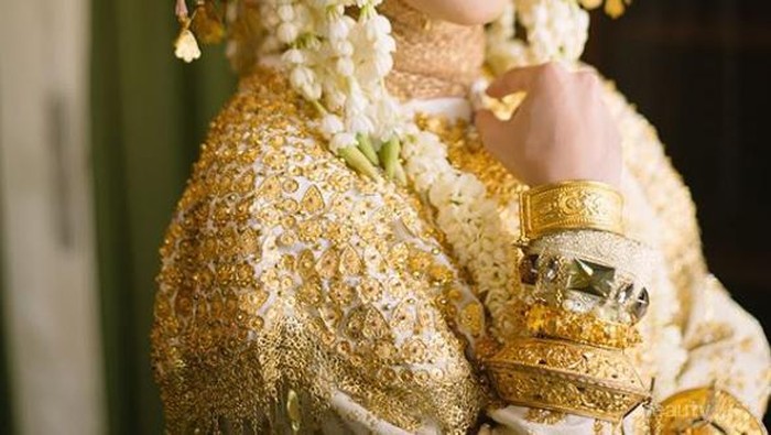 [FORUM] Gimana menurut kamu riasan wajah Selebgram Hijab Gita Savitri saat menikah?