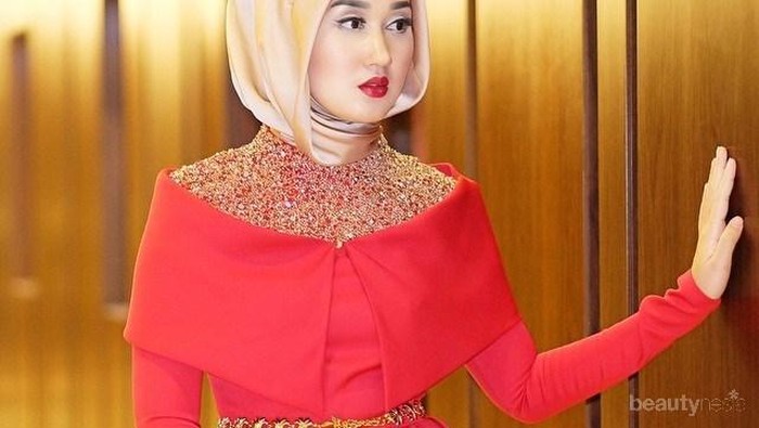 Mau Menghadiri Pernikahan Mantan? Tampil Elegan dengan Inspirasi Fashion Dian Pelangi Ini!