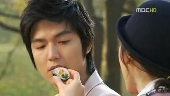 Tahu Nggak Sih? 4 Makanan Korea Ini Ternyata Selalu Ada di Drama Korea Lho!