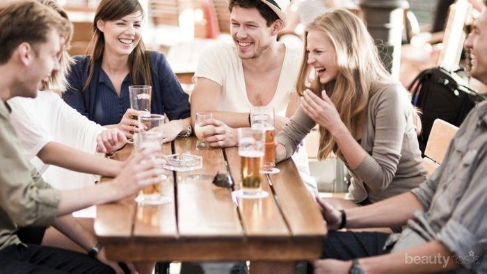 [FORUM] Cemburu enggak kalo pacar dekat sama sahabat wanitanya?
