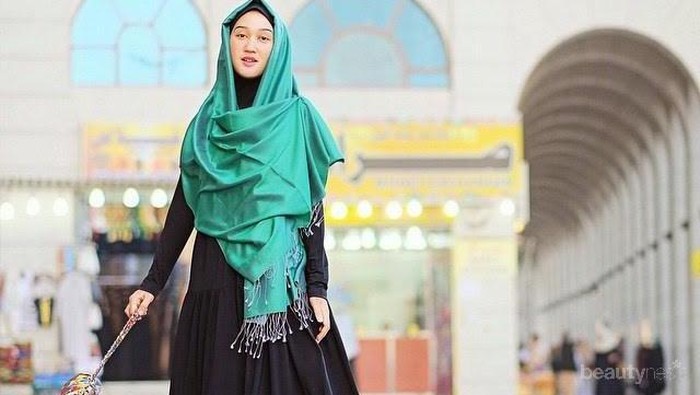Tetap Syar'i dan Menawan! Intip Gaya Selebgram Ini Saat Umroh!