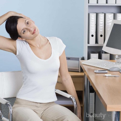 Rilekskan Otot Tubuh dengan 5 Tutorial Stretching Ringan yang Bisa Kamu  Lakukan di kantor