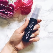 Selamatkan Dompet Kamu dengan 3 Dupe dari Urban Decay All Nighter Setting Spray, Ladies!