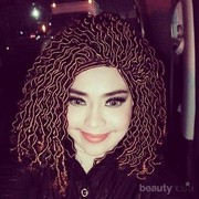 Hijab wig, kocak banget ya gaya hijabnya Iyeth Bustami ini