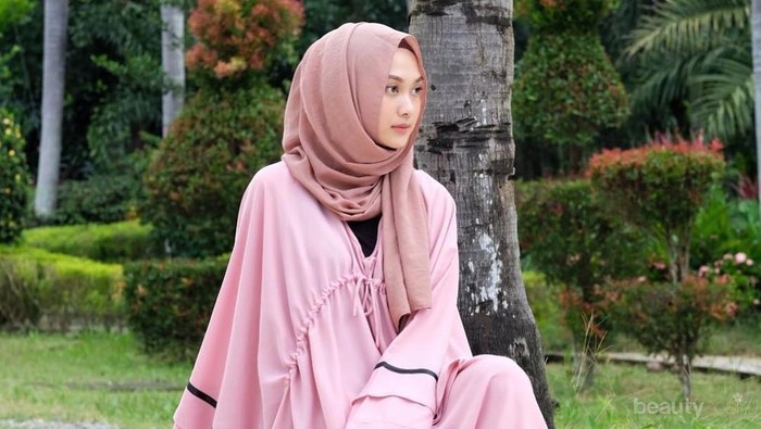Hijabers, Ini Dia Inspirasi Maxi Dress yang Modis untuk Kamu Pemilik Tubuh Tinggi Hijabers, Ini Dia Inspirasi Maxi Dress yang Modis untuk Kamu Pemilik Tubuh Tinggi