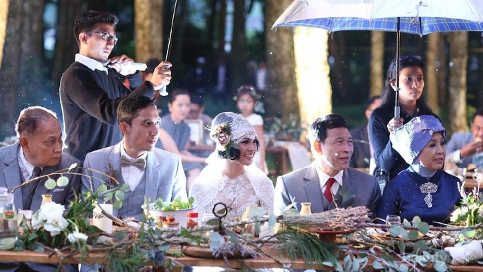 Mewujudkan Pernikahan Cantik dan Unik Enggak Harus Mahal Asalkan Kamu Melakukan Ini! Mewujudkan Pernikahan Cantik dan Unik Enggak Harus Mahal Asalkan Kamu Melakukan Ini!
