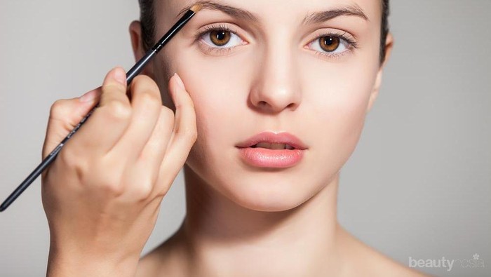 Tenang, Pemula Akan Lebih Mudah Membuat Alis Jika Pakai Cara Ini!