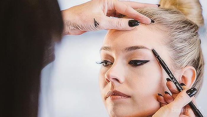 The BrowGal by Tonya Crooks Skinny Eyebrow Pencil: Rahasia Alis Natural Kamu, Ladies!