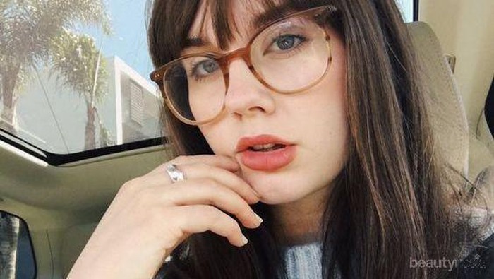 Kamu Pengguna Kacamata? Ini Dia Beberapa Inspirasi Gaya Rambut untuk Kamu!