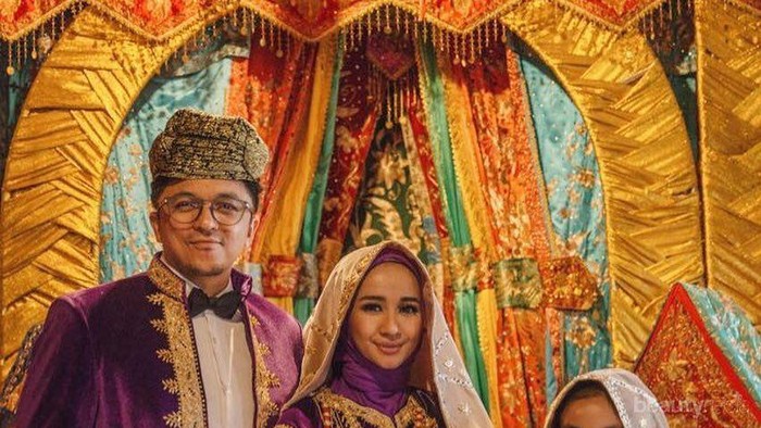 Pernikahan artis siapa yang paling romantis menurut kamu?