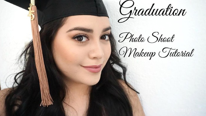 Tak Perlu Khawatir Make Up Meleleh, Intip Trik Bikin Make Up Tahan Lama Saat Wisuda