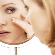 [FORUM] Kenapa sih cewek selalu bawa kaca kemana-mana? Hmm...