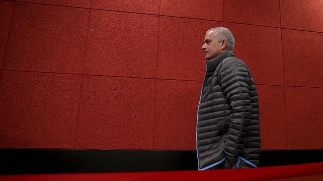 Jose Mourinho membuat keputusan mengejutkan ketika memilih menerima AS Roma sebagai klub baru baginya musim depan.