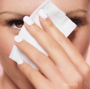 Enggak Nyangka, Ternyata Ini Lho 4 Efek Negatif dari Membersihkan Muka dengan Tissue Basah!