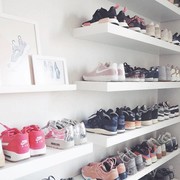 [FORUM] Kamu tim flat shoes atau tim sneakers nih kalo kemana-mana??