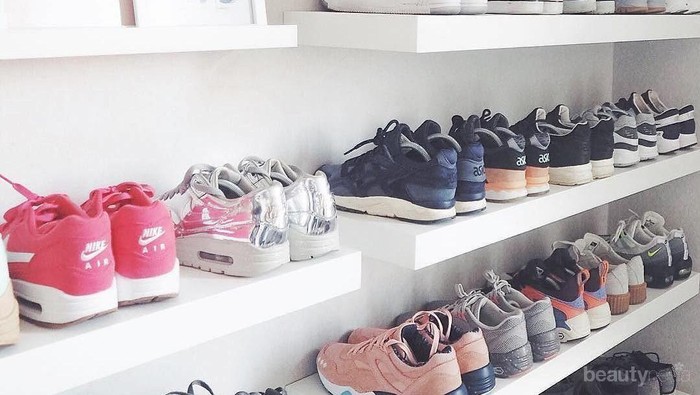 [FORUM] Kamu tim flat shoes atau tim sneakers nih kalo kemana-mana??