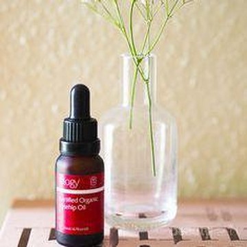#NEWS Yuk, Coba Trilogy Certified Organic Rosehip Oil Untuk Melawan Penuaan Dini!