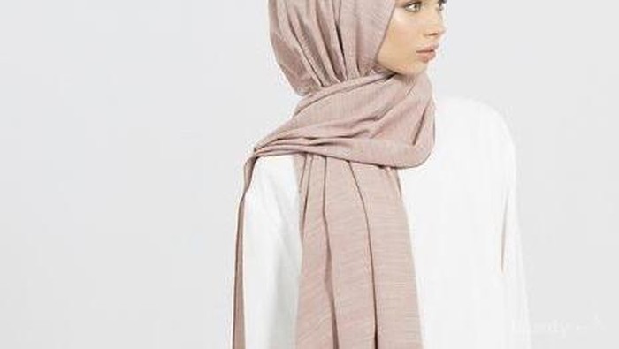 Wajib Lirik! Ini Dia Style Hijab Modern Untuk Tampilan Idul Adha 2017 yang Simpel dan Modis!
