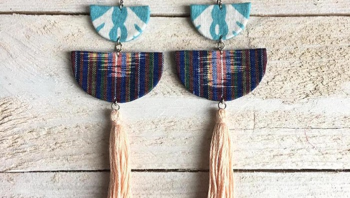 Yuk, Tampil Beda dengan Padu Padan Gaya dan Aksesoris Etnik yang Lebih Kekinian!