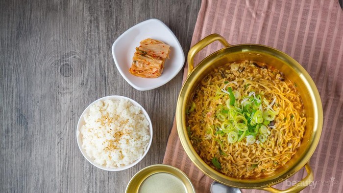 [FORUM] Makan mie Instan ditambah nasi katanya ga bagus, beneran?