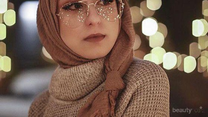 Agar Nyaman Dipakai, Ini Dia Tips Memilih Kacamata untuk Para Wanita Berhijab