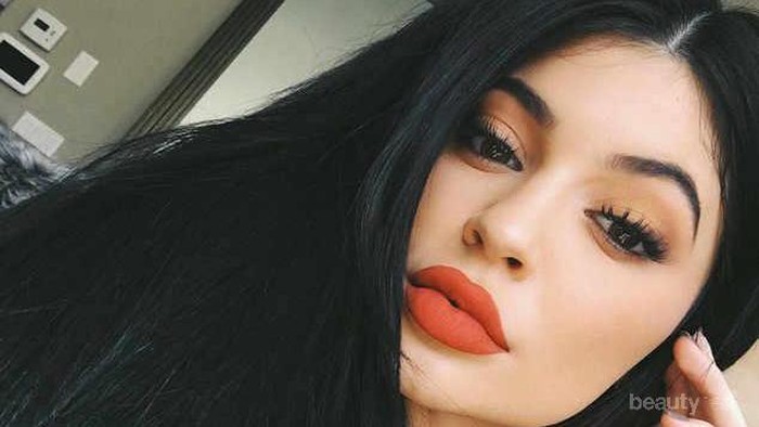 Bukannya Seksi, Ternyata 5 Tren Make Up Ini Malah Enggak Disukai Pria!