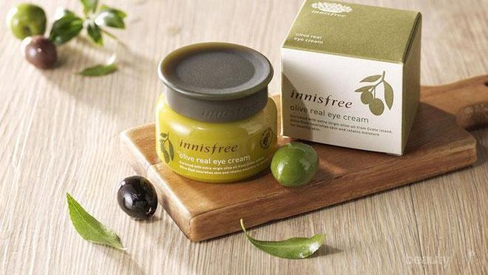 Innisfree Olive Real Eye Cream, Eye Cream yang Terbuat dari Olive Oil Terbaik!
