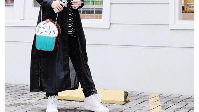 4 Inspirasi Padu Padan Hijab dengan Long Outer yang Pas Digunakan Sehari-hari