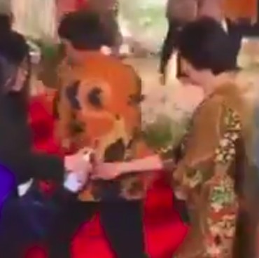 Viral Tamu Kawinan Harus Cuci Tangan sebelum Salaman dengan Pengantin