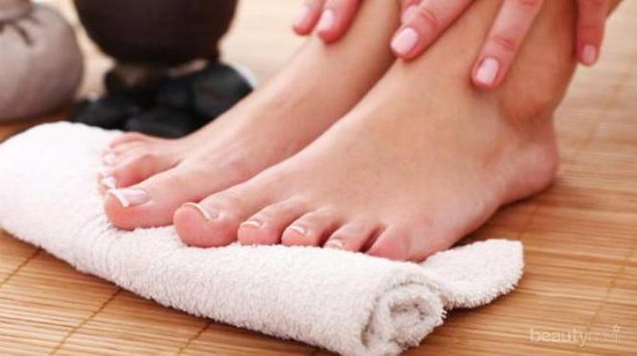 Ampuh Mengatasi Kulit Tumit Pecah-Pecah, 5 Bahan Ini Bisa Kamu Pakai untuk Merawat Kaki!
