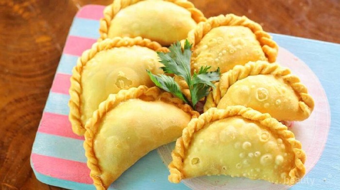 Yuk, Buat Camilan Pastelmu Sendiri yang Renyah dan Lezat Ini