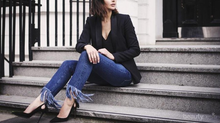 Yuk, Bikin DIY Fringe Jeans yang Kekinian Tanpa Bayar Mahal!