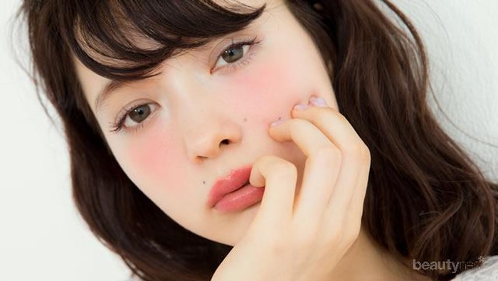Tren Blush On di Bawah Mata Ini Bikin Kamu Tampak Lebih Cute dan Cantik Natural Lho!