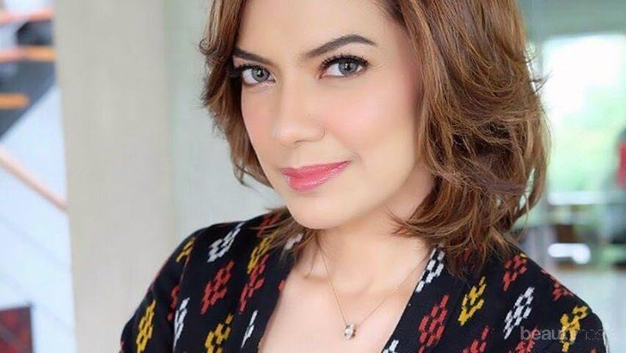 Elegan dan Smart, Ini Inspirasi Gaya Profesional Ala Najwa Shihab