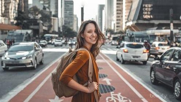 Watch Out, Ladies! Kebiasaan Saat Liburan Ini Bisa Bikin Kulit Kamu Lelah dan Kusam