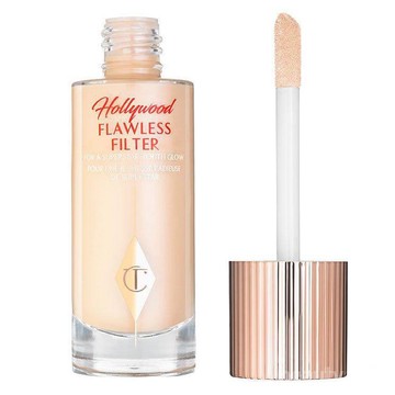 img-title Satu Botol Ajaib yang Memberikan Glow Pada Wajah Kamu: Hollywood Flawless Filter dari Charlotte Tilburry