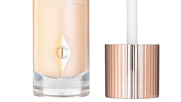 Satu Botol Ajaib yang Memberikan Glow Pada Wajah Kamu: Hollywood Flawless Filter dari Charlotte Tilburry Satu Botol Ajaib yang Memberikan Glow Pada Wajah Kamu: Hollywood Flawless Filter dari Charlotte Tilburry