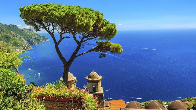 Destinasi wisata pantai Amalfi di Italia kini mempunyai bandara komersial, Bandara Salerno Costa d'Amalfi. Beroperasi awal Juli 2024 ini.