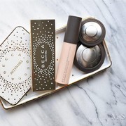 Inilah 4 Alasan yang Akan Buat Kamu Jatuh Cinta dengan Becca Shimmering Skin Perfector Liquid, Ladies!