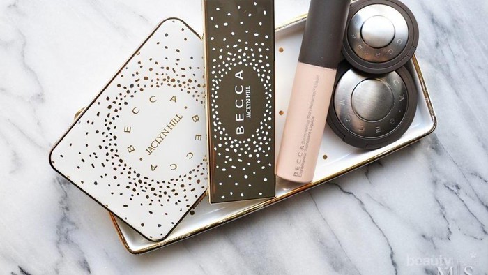 Inilah 4 Alasan yang Akan Buat Kamu Jatuh Cinta dengan Becca Shimmering Skin Perfector Liquid, Ladies!