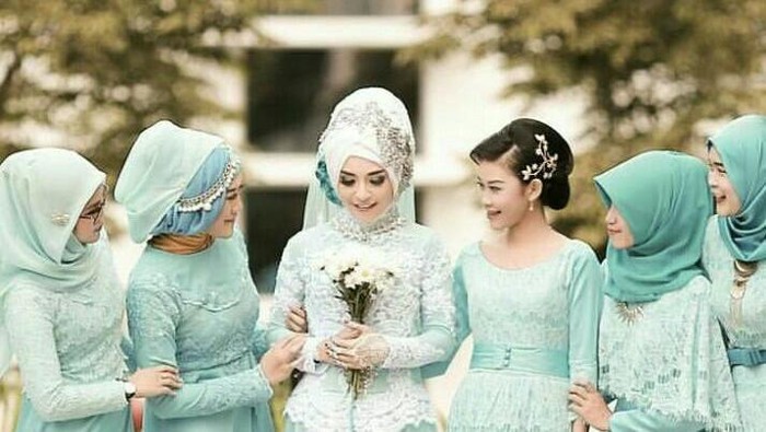 Anggun dan Cantik, Ini Dia 5 Inspirasi Kebaya Hijab untuk Bridesmaid Saat Kondangan!