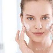 [FORUM] Rekomendasi skincare terbaik untuk kulit kering bukan krim racikan dokter yah ladies