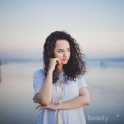 Dengan Rambut Keriting Sejak Lahir, Ternyata 4 Artis ini Tetap Cantik Dilihat Lho, Setuju?