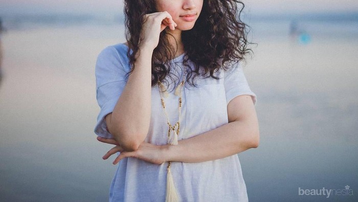 Dengan Rambut Keriting Sejak Lahir, Ternyata 4 Artis ini Tetap Cantik Dilihat Lho, Setuju?