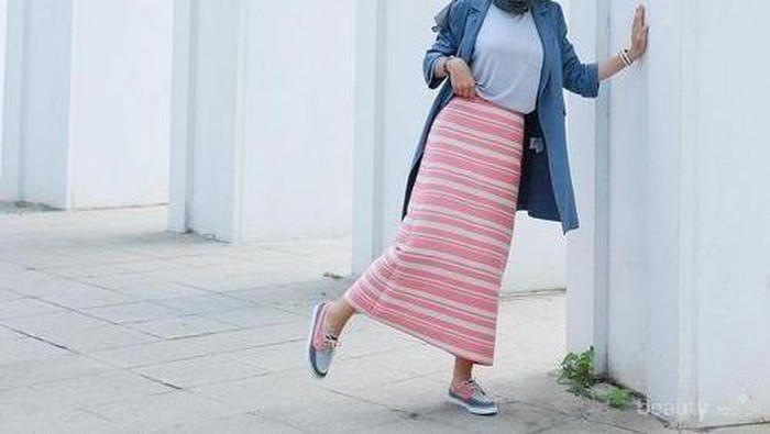 Tak Perlu Ribet, 4 Padu Padan dengan Pencil Skirt Ini Cocok untuk Penyuka Gaya Feminin