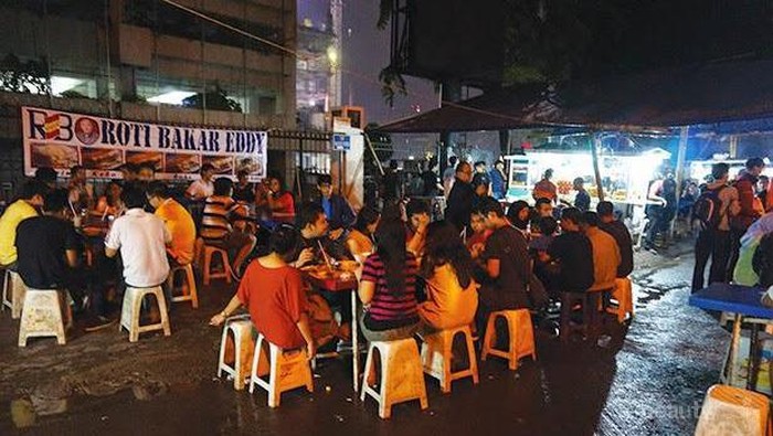 Ladies, Sudah Tahu Belum Tempat Makan Kaki Lima Paling Hits di Jakarta Ini?