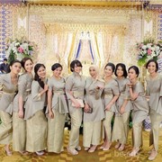 [FORUM] Kasih bahan buat bridesmaid, mending disuruh bikin kebaya atau dress polos?