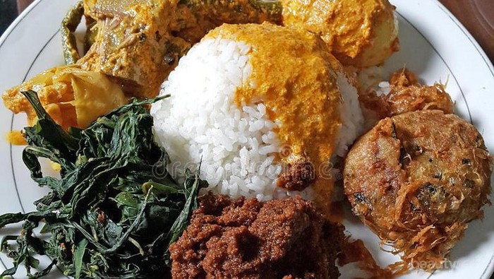 [FORUM] Kenapa nasi padang kalau di bawa pulang lebih banyak dibanding makan di tempat?
